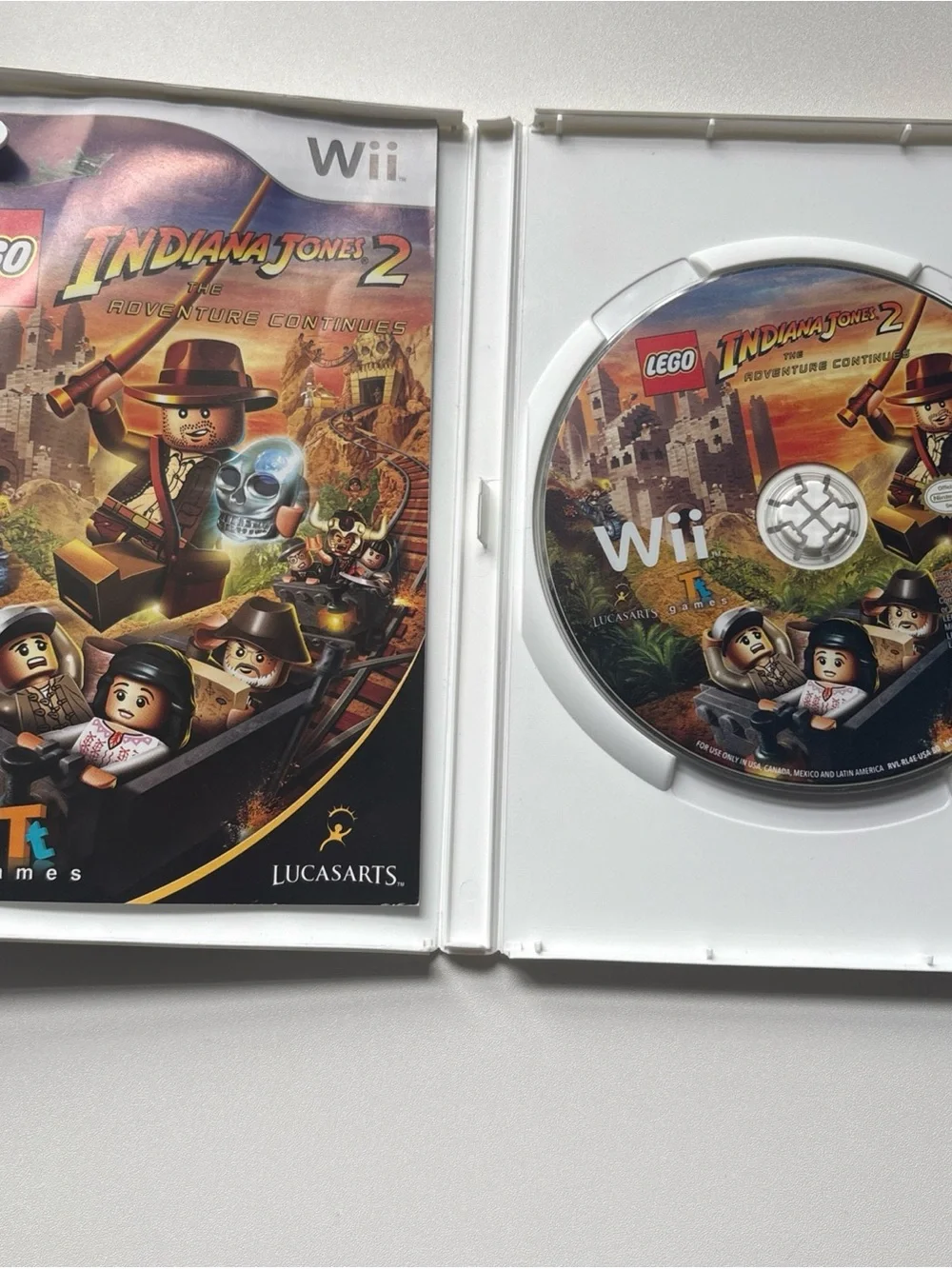LEGO Indiana Jones 2 Wii - Brown and‎ Gold Cover